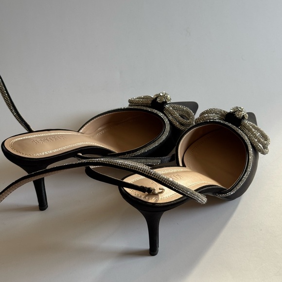 Bow heels. Satin finish. Size 10. - Picture 12 of 13